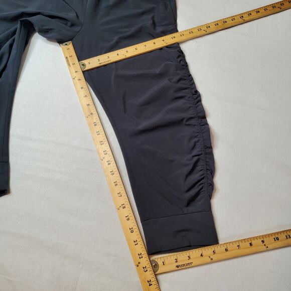 Athleta Women's Size 6 Attitude Pant Ruched Leg Crop Joggers Black 417013 - Picture 3 of 9